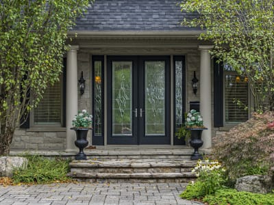 Luxury estate at 37 Ranch Rd, Brantford, ON — photo 2