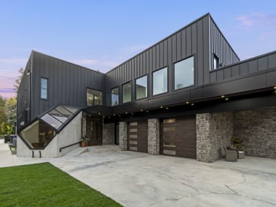 Luxury estate at 1438 Haig Blvd, Mississauga, ON — photo 1