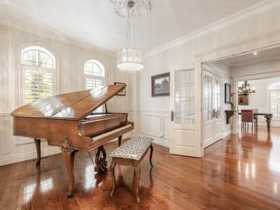 Luxury estate at 533 Rue des Falaises, Mont-Saint-Hilaire, QC — photo 6