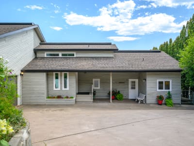 Luxury estate at 7994 Tronson Road, Vernon, BC — photo 3