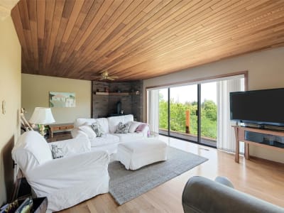 Luxury estate at 5489 Forest Hill Road, Victoria, BC — photo 8