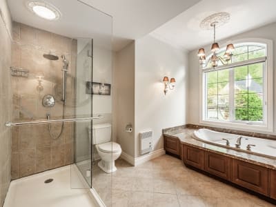 Luxury estate at 533 Rue des Falaises, Mont-Saint-Hilaire, QC — photo 18