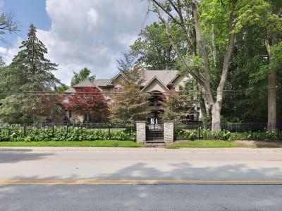 Luxury estate at 5047 Lakeshore Road, Burlington, ON — photo 2