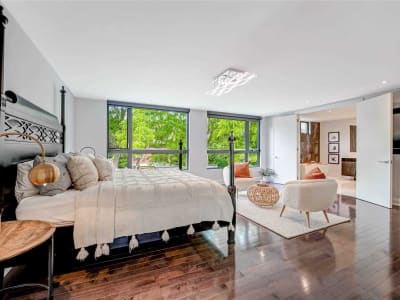 Luxury estate at 53 Royalavon Crescent, Toronto — photo 10