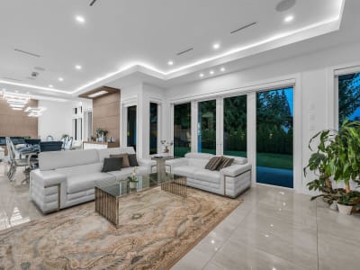 Luxury estate at 929 Canyon Boulevard, North Vancouver, BC — photo 8
