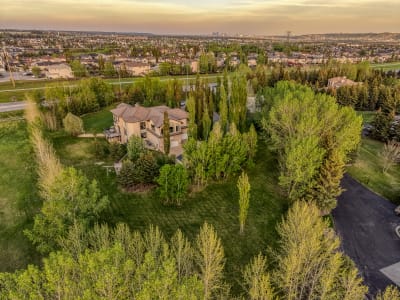 Luxury estate at 40 Blueridge Bay, Calgary, AB — photo 4