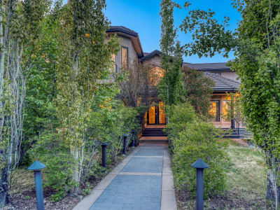 Luxury estate at 40 Blueridge Bay, Calgary, AB — photo 10