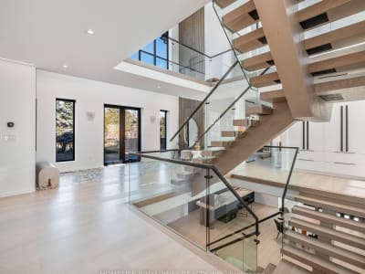 Luxury estate at 2 Allen Manor, Markham, ON — photo 3