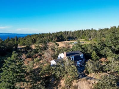 Luxury estate at 4589 Blenkinsop Road, Victoria, BC — photo 4