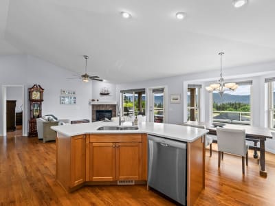 Luxury estate at 3069 Bridlehill Drive, West Kelowna, BC — photo 9