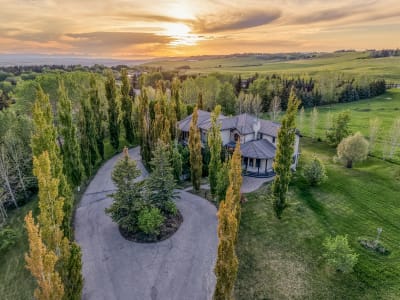 Luxury estate at 40 Blueridge Bay, Calgary, AB — photo 2