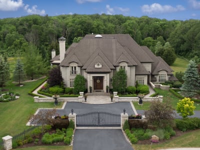 Luxury estate at 76 Scotch Valley Drive, King City — photo 2