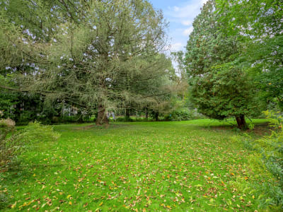 Luxury estate at 49 Thornwood Drive, Hamilton, ON — photo 7