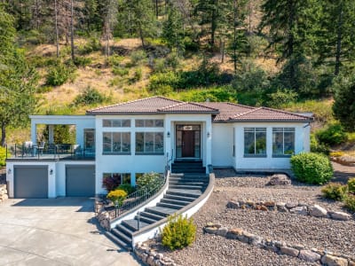 Luxury estate at 200 Melrose Court, Vernon, BC — photo 1