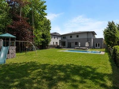 Luxury estate at 1025 Bridge Road, Oakville, ON — photo 3