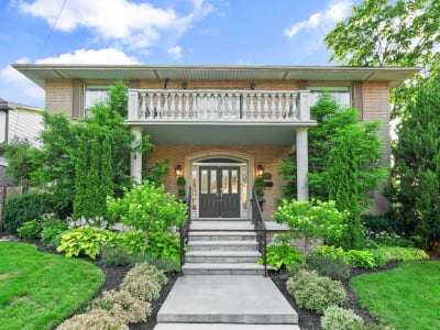 Luxury estate at 14 Delbrook Court, Hamilton, ON — photo 1
