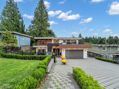 Luxury estate at 929 Canyon Boulevard, North Vancouver, BC — photo 1