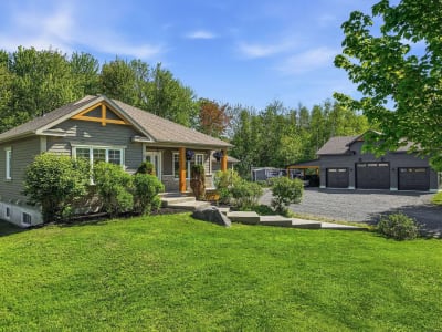 Luxury estate at 3 Rue de Beaupré, Granby, QC — photo 2