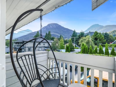 Luxury estate at 39726 Government Road, Squamish, BC — photo 2