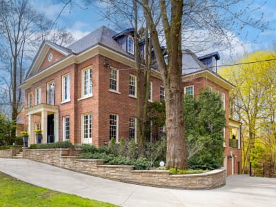 Luxury estate at 20 Cluny Drive, Toronto, ON — photo 2