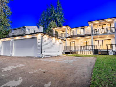 Luxury estate at 897 Cottonwood Avenue, Coquitlam, BC — photo 4