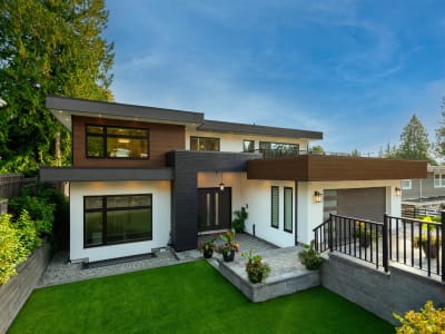 Luxury estate at 929 Canyon Boulevard, North Vancouver, BC — photo 2