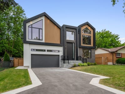 Luxury estate at 298 Strathcona Drive, Burlington, ON — photo 2
