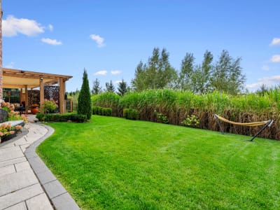 Luxury estate at 28 Chuck Ormsby Crescent, King City, ON — photo 2