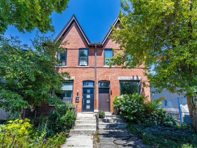 Luxury estate at 10 Follis Avenue, Toronto, ON — photo 1
