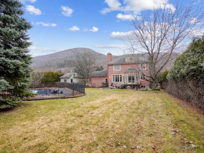 Luxury estate at Mont-Saint-Hilaire, QC — photo 4