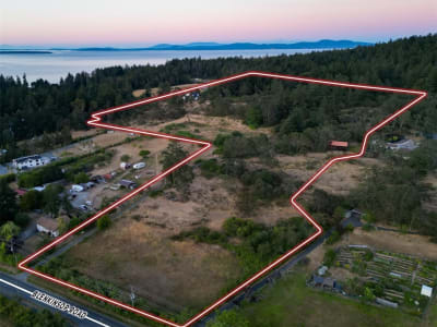 Luxury estate at 4589 Blenkinsop Road, Victoria, BC — photo 3