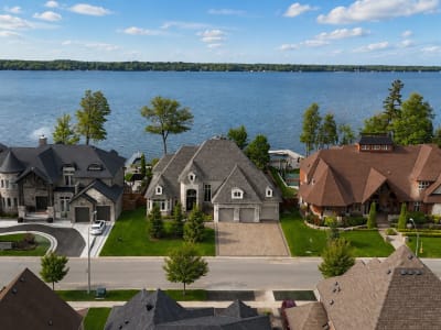 Luxury estate at 39 Plunkett Court, Barrie, ON — photo 3