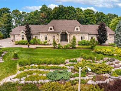 Luxury estate at 95 Eden Vale Dr, King City, ON — photo 4