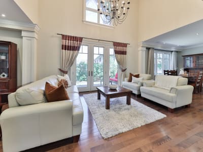 Luxury estate at 80 Oakes Drive, Mississauga, ON — photo 4