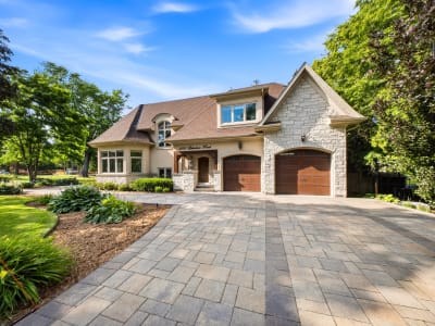 Luxury estate at 1098 Lakeshore Road West, Oakville, ON — photo 1