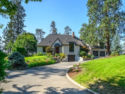 Luxury estate at 2202 26 Street, Vernon, BC — photo 1