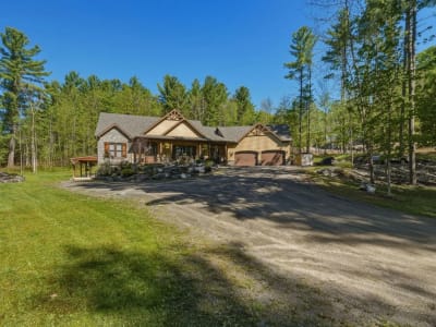 Luxury estate at 265 Rue Rosedale, Ayer's Cliff, QC — photo 3