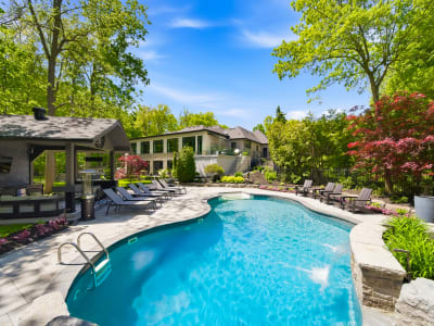 Luxury estate at 3205 Highpoint Court, Burlington, ON — photo 4