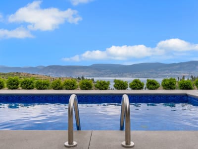 Luxury estate at 5725 Mountainside Drive, Kelowna, BC — photo 4