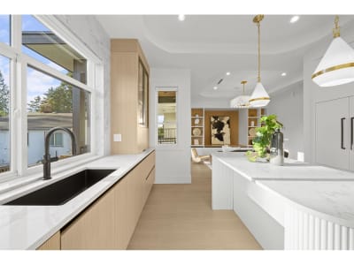 Luxury estate at 16038 9a Ave, Surrey, BC — photo 4