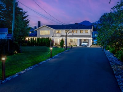Luxury estate at 39726 Government Road, Squamish, BC — photo 2