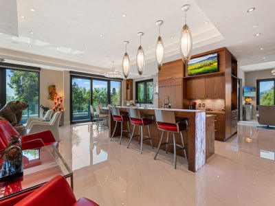 Luxury estate at 2245 Abbott Street, Kelowna, BC — photo 3