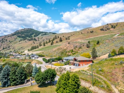 Luxury estate at 7551 Tronson Road, Vernon, BC — photo 3