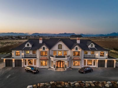 Luxury estate at 16927 40 Avenue, Surrey, BC — photo 1
