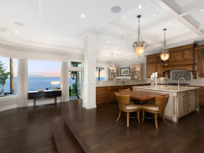 Luxury estate at South Surrey — photo 36