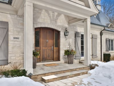 Luxury estate at 1093 Algonquin Drive, Mississauga, ON — photo 2