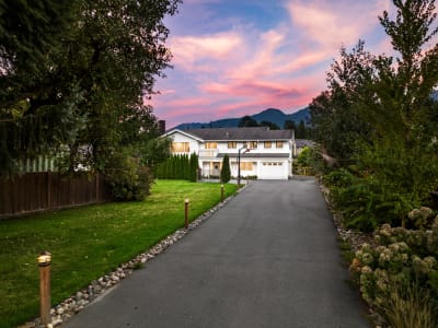 Luxury estate at 39726 Government Road, Squamish, BC — photo 5