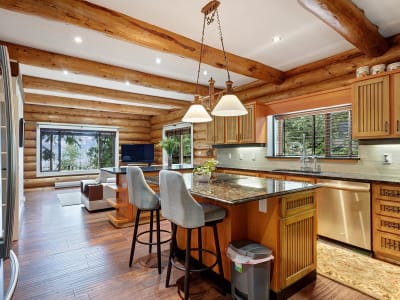 Luxury estate at 325 Bayview Road, Lions Bay, BC — photo 7