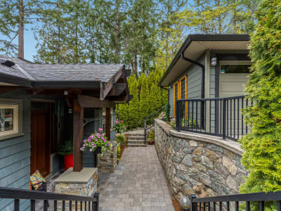 Luxury estate at Brentwood Bay, BC — photo 34