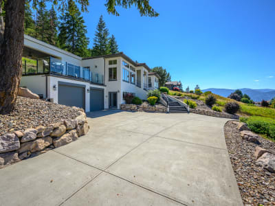 Luxury estate at 200 Melrose Court, Vernon, BC — photo 2